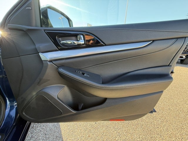 2023 Nissan Maxima SV